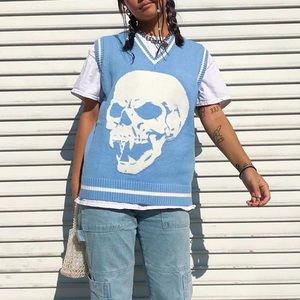 Blue sweater vest w skull